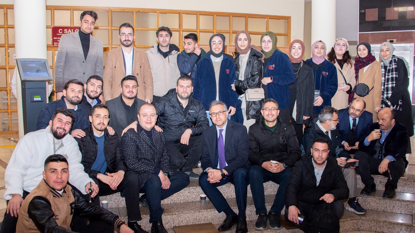 Selçuk Üniversitesi Prof. Dr. Erol Güngör Kütüphanesinde ders çalışan öğrencilere çorba ikramı